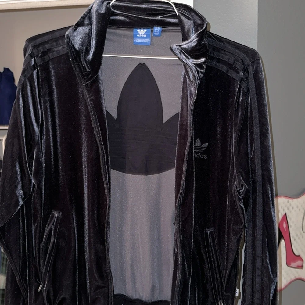 Velvet dark blue adidas women’s jacket  size large. Only warn 1. - Picture 4 of 10